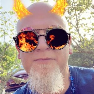 Meet your Posher, Dennis